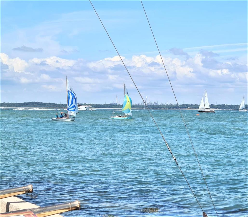 Cliffhanger 18 Castle Road Cowes  Bagian luar foto
