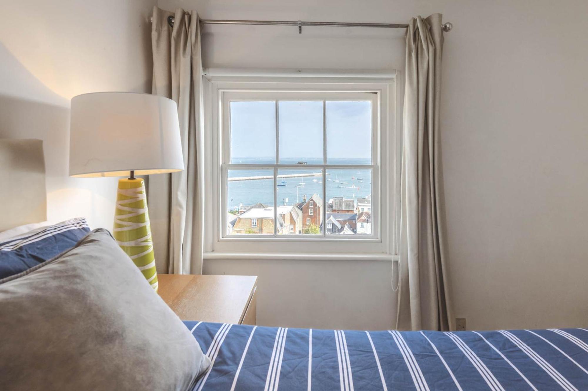 Cliffhanger 18 Castle Road Cowes  Bagian luar foto