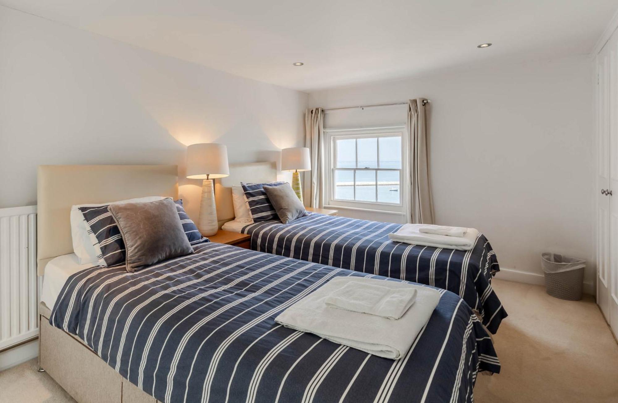 Cliffhanger 18 Castle Road Cowes  Bagian luar foto