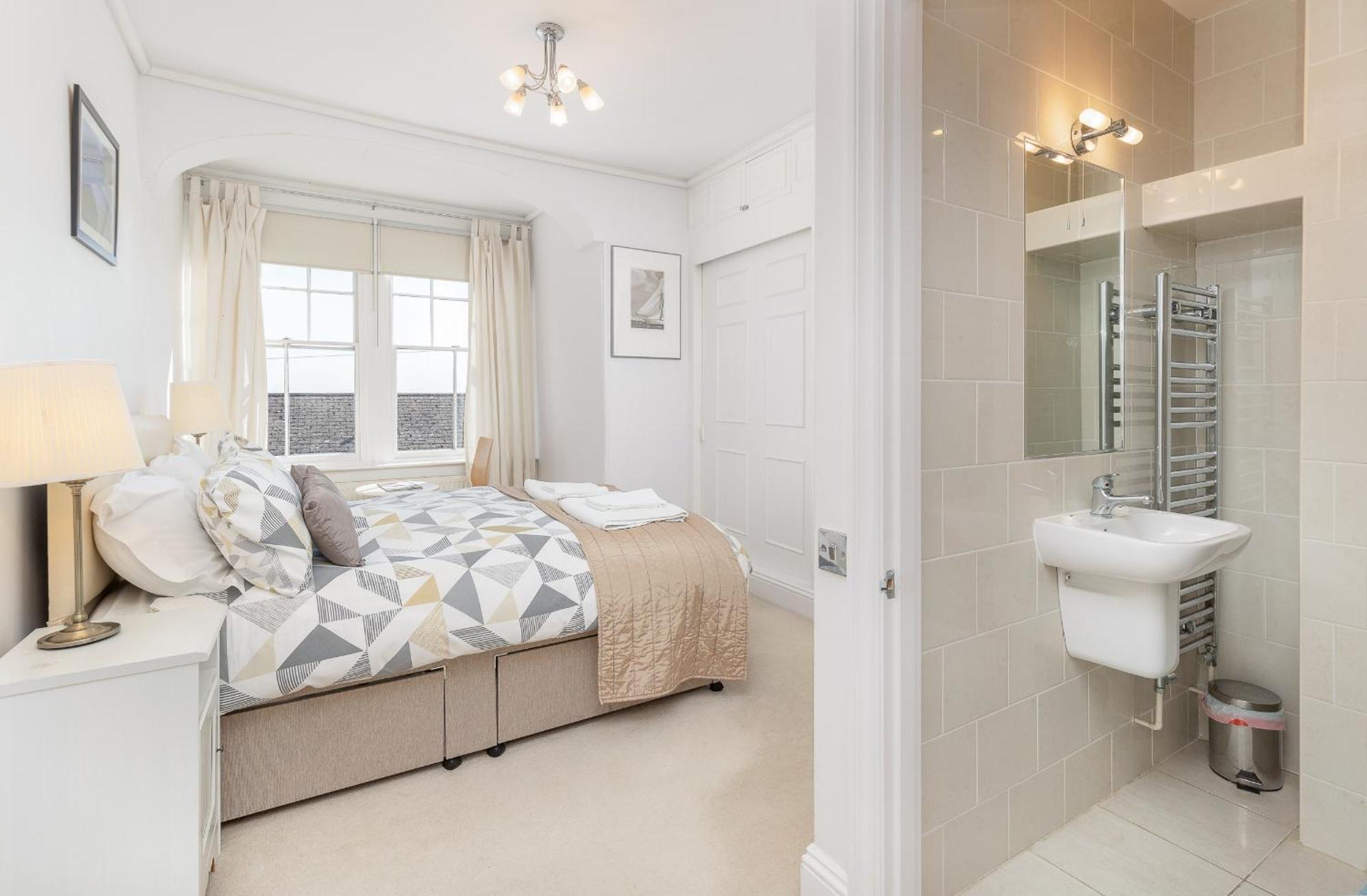 Cliffhanger 18 Castle Road Cowes  Bagian luar foto