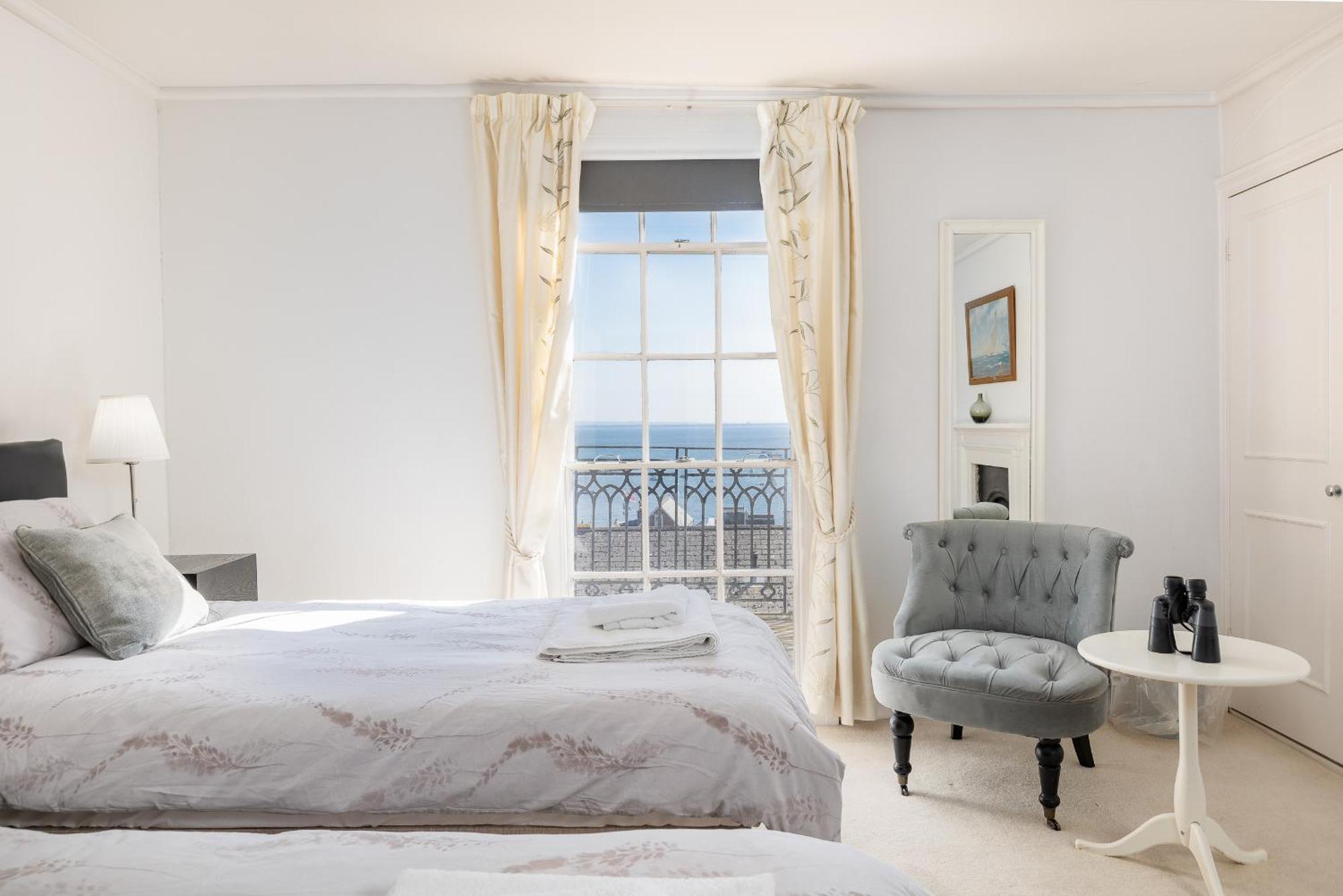 Cliffhanger 18 Castle Road Cowes  Bagian luar foto